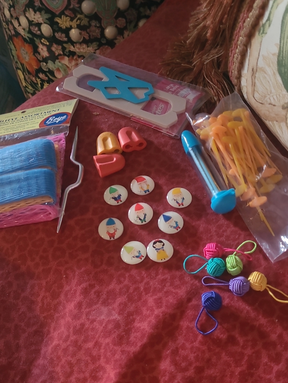 Knitting Items And Snow White And Seven Dwarfs Buttons